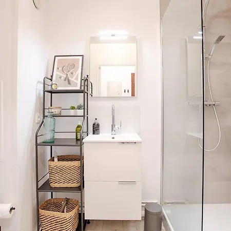 Apartment Moderne A Avec Parking Et Balcon - Fr-1-788-46